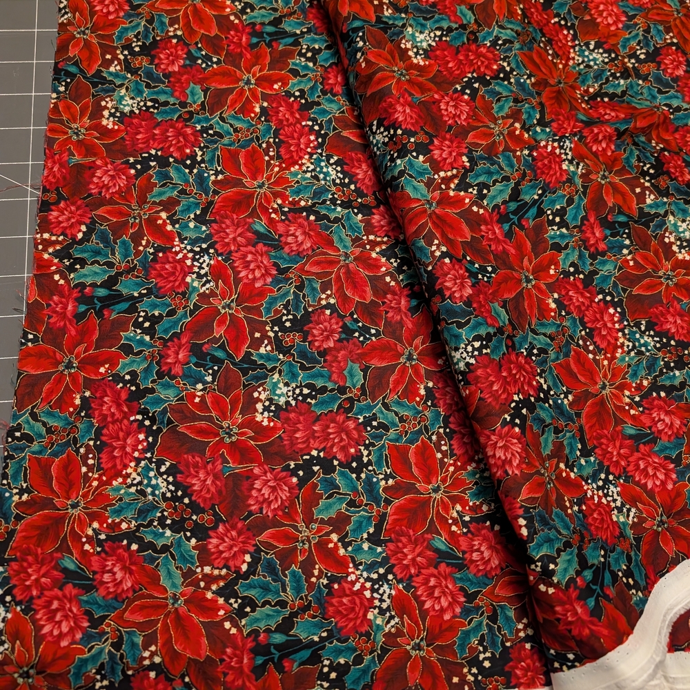 Fabric Holiday Editions Fabri-Quilt 990  Christmas poinsettias 2.5 Yards Vintage